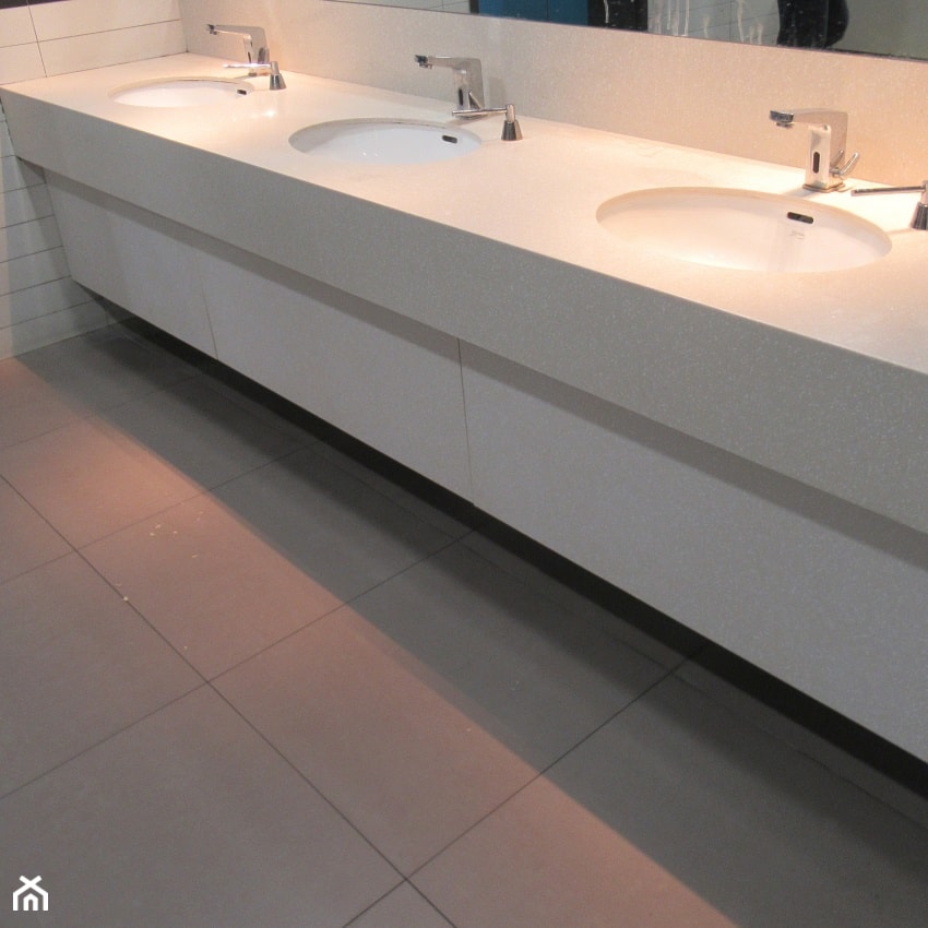 blaty łazienkowe w galerii handlowej - Bydgoszcz - zdjęcie od blaty.eu - producent wyrobów z solid surface