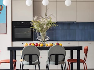 Blat kompozytowy do kuchni w kolorze białym, z otworem pod zlew oraz płytę - Kuchnia, styl nowoczesny - zdjęcie od blaty.eu - producent wyrobów z solid surface