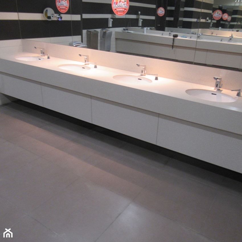 blaty łazienkowe w galerii handlowej - Bydgoszcz - zdjęcie od blaty.eu - producent wyrobów z solid surface