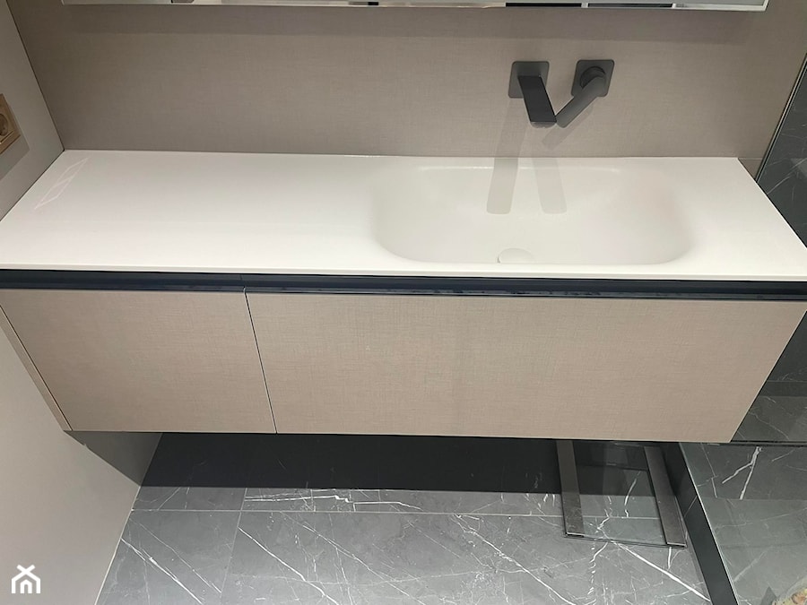 umywalka wygięta z blatu, biała 140x40x1,2cm - zdjęcie od blaty.eu - producent wyrobów z solid surface