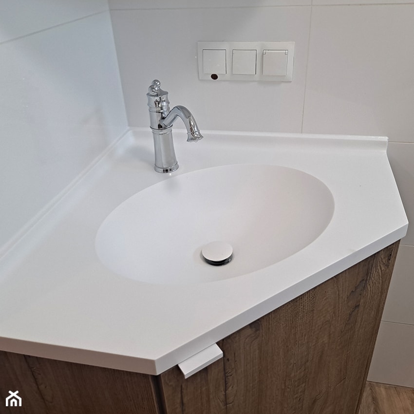 umywalka narożna wykonana z konglomeratu - zdjęcie od blaty.eu - producent wyrobów z solid surface - Homebook