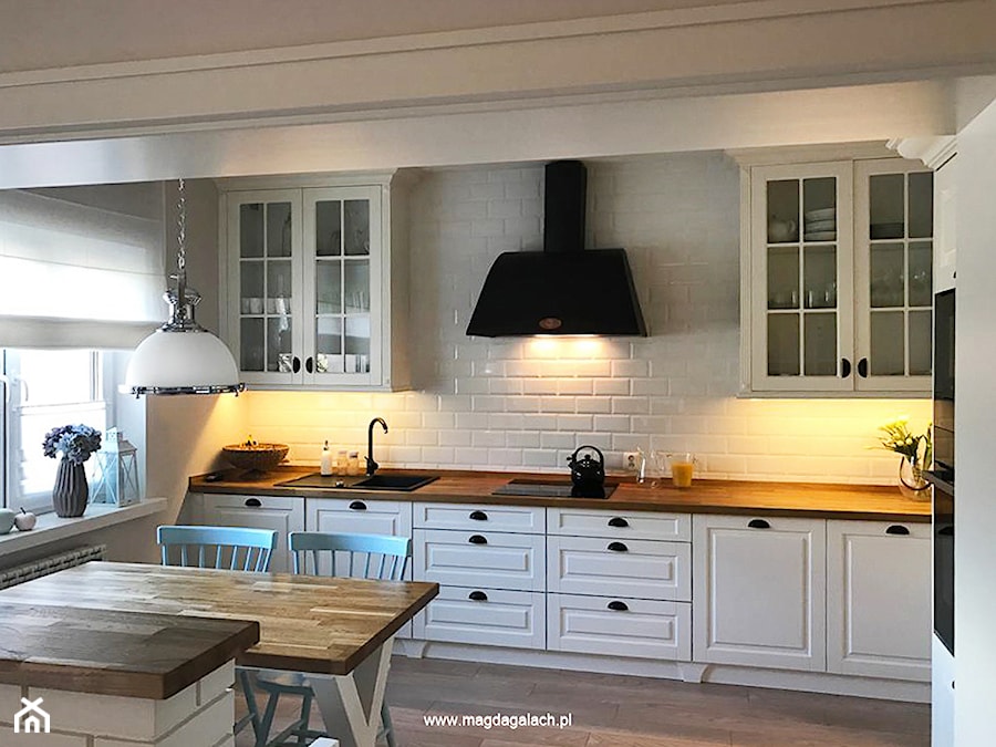 biała, stylowa kuchnia - zdjęcie od MG Wnętrza Magdalena Gałach | Projektant wnętrz