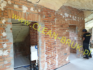 Adaptacja poddasza - ściany z cegły - renowacja - Małopolska