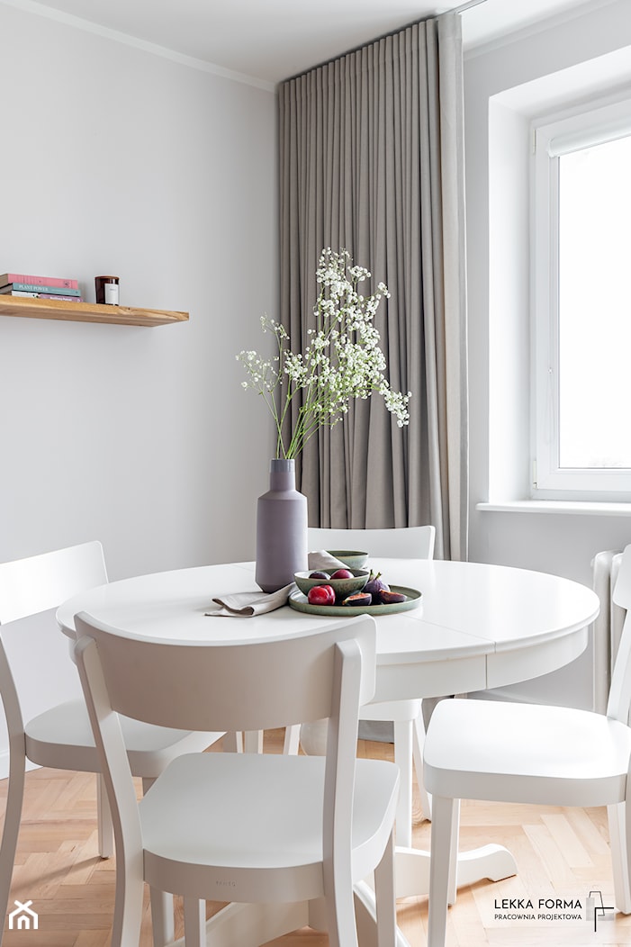 Okrągły stół w jadalni - zdjęcie od Lekka Forma - pracownia projektowa - Homebook