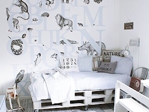 Moje inspiracje - Średni biały pokój dziecka dla dziecka dla chłopca, styl skandynawski - zdjęcie od Urszula77