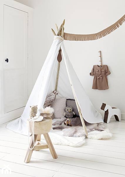 Mały biały z namiotem / tipi pokój dziecka dla dziecka dla chłopca dla dziewczynki, styl skandynawski - zdjęcie od Urszula77 - Homebook