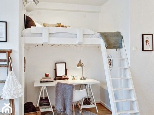 łóżko piętrowe we wnęce w stylu skandynawskim