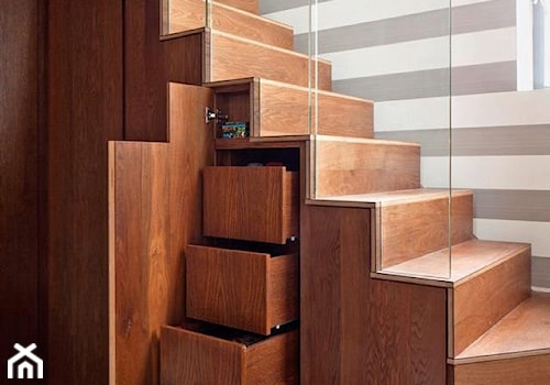 pomysłowe schody - Schody jednobiegowe drewniane, styl tradycyjny - zdjęcie od Urszula77