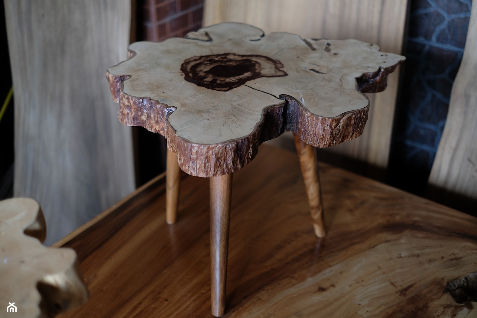 Stolik z plastra drewnaniego - zdjęcie od Kubikon - Homebook