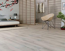 Panele winylowe na ogrzewanie podłogowe - Duża biała szara sypialnia z garderobą, styl minimalisty ... - zdjęcie od ARBITON FloorExpert - Homebook