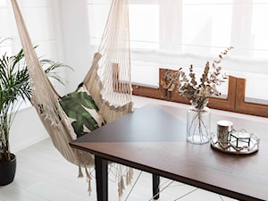 Mała biała jadalnia jako osobne pomieszczenie, styl skandynawski - zdjęcie od STABRAWA.PL architektura wnętrz