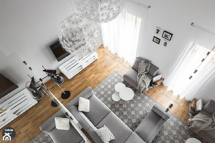 Dom w Bochni - Mały biały salon, styl skandynawski - zdjęcie od STABRAWA.PL architektura wnętrz