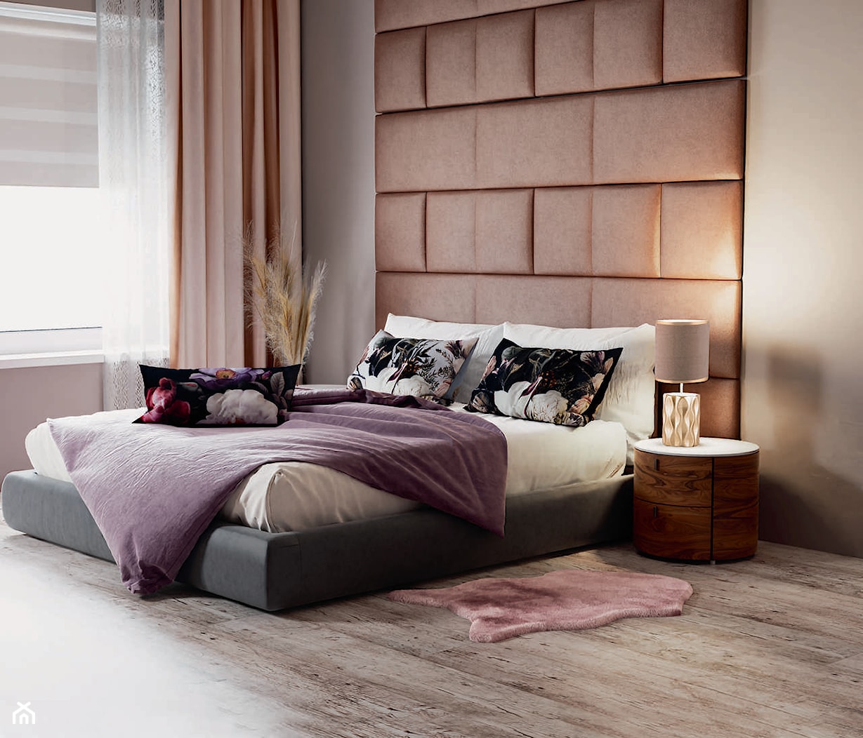 Różowa sypialnia w stylu glamour / nowojorskim - panele tapicerowane na ścianie, piękna pościel w kwiaty i różowe dekoracje - zdjęcie od bricomarche.pl - Homebook