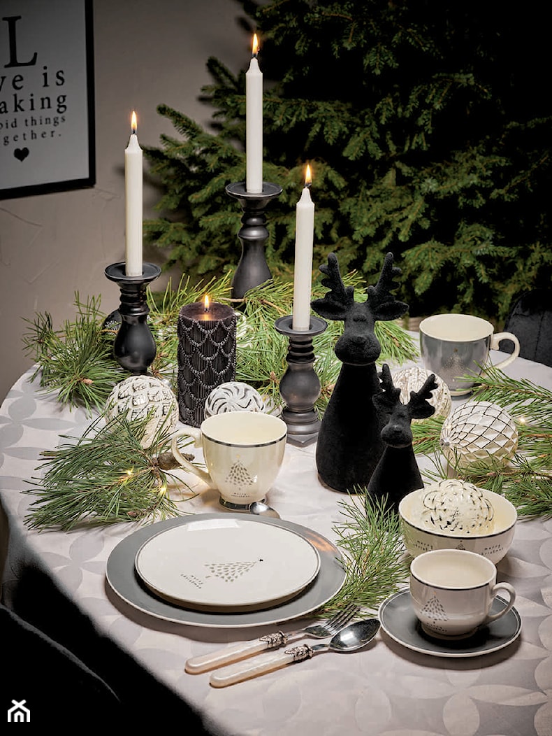 Biało-czarny stół świąteczny glamour - zdjęcie od bricomarche.pl - Homebook