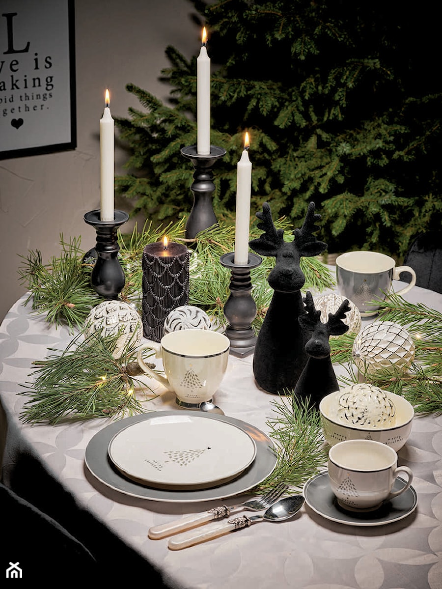 Biało-czarny stół świąteczny glamour - zdjęcie od bricomarche.pl