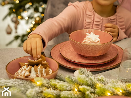 Aranżacje wnętrz - Jadalnia: Święta w stylu Soft Pink - Homla. Przeglądaj, dodawaj i zapisuj najlepsze zdjęcia, pomysły i inspiracje designerskie. W bazie mamy już prawie milion fotografii!