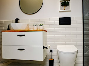 Biało drewniana łazienka na poddaszu - zdjęcie od MITJA DIZAJN