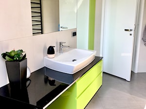 Łazienka z zielenią dla dziecka - Bez okna z lustrem łazienka, styl nowoczesny - zdjęcie od Niebanalne Aranżacje Przestrzeni Zamkniętych