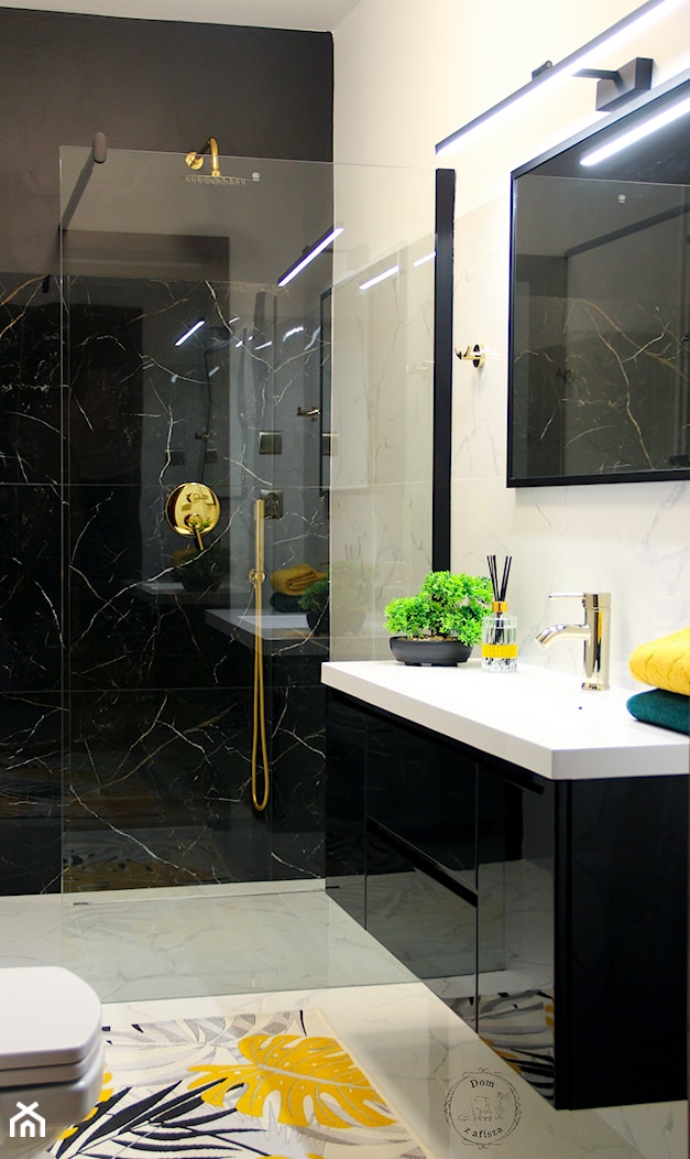 Łazienka marmur biały i czarny - zdjęcie od Dom z Afisza - Homebook