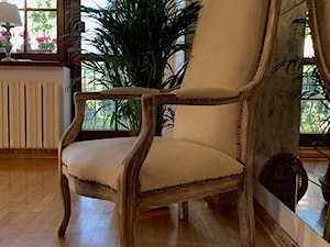 Zabytkowy fotel ludwikowski z wysokim oparciem - zdjęcie od Feming