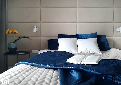 Przytulna sypialnia z tapicerowanym zagłówkiem - zdjęcie od Z-ARCHITEKTEM architektura i wnętrza