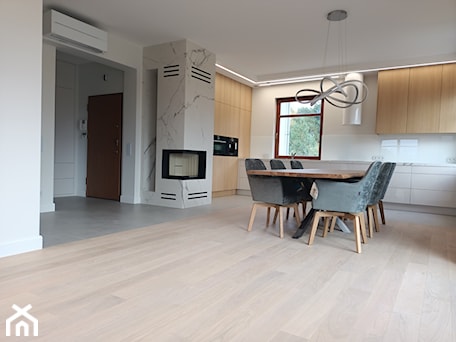 Aranżacje wnętrz - Salon: Apartament nad morzem - Salon - MDRemont. Przeglądaj, dodawaj i zapisuj najlepsze zdjęcia, pomysły i inspiracje designerskie. W bazie mamy już prawie milion fotografii!