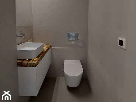 Aranżacje wnętrz - Łazienka: Niewielka toaleta z podświetlanym blatem kamiennym - Łazienka - MDRemont. Przeglądaj, dodawaj i zapisuj najlepsze zdjęcia, pomysły i inspiracje designerskie. W bazie mamy już prawie milion fotografii!