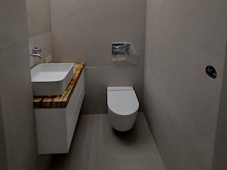Niewielka toaleta z podświetlanym blatem kamiennym