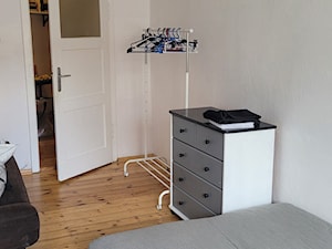 Pokój przed homestagingiem - zdjęcie od Dekwadra Homestaging Aranżacja Projektowanie Wnętrz Wrocław