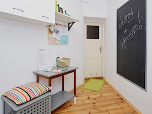 Homestaging - przedpokój w mieszkaniu dla studentów - zdjęcie od Dekwadra Homestaging Aranżacja Projektowanie Wnętrz Wrocław