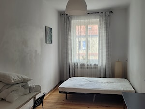 Pokój przed homestagingiem - zdjęcie od Dekwadra Homestaging Aranżacja Projektowanie Wnętrz Wrocław