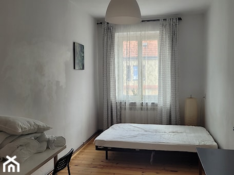 Aranżacje wnętrz - Salon: Pokój przed homestagingiem - Dekwadra Homestaging Aranżacja Projektowanie Wnętrz Wrocław. Przeglądaj, dodawaj i zapisuj najlepsze zdjęcia, pomysły i inspiracje designerskie. W bazie mamy już prawie milion fotografii!