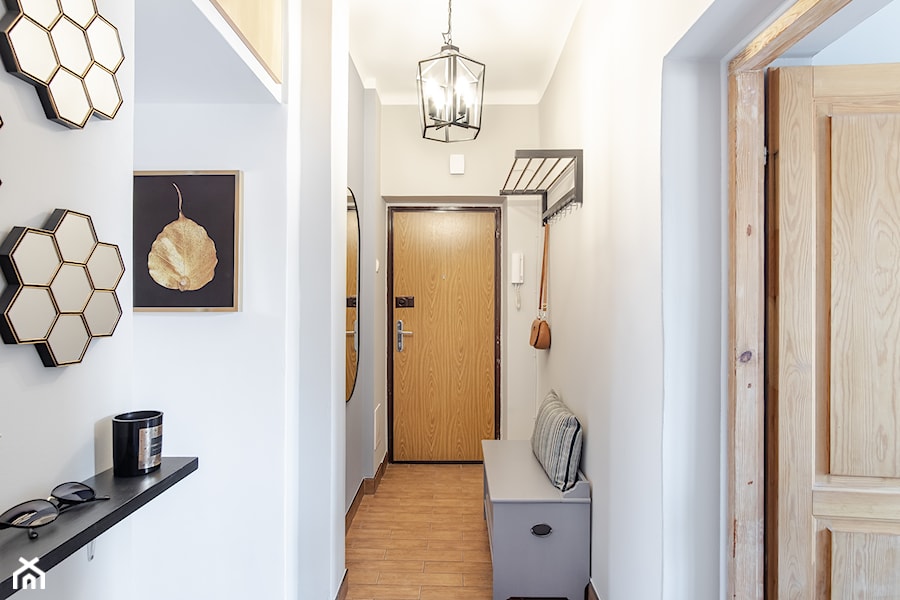 Home Staging mieszkania dwupokojowego (najem długoterminowy) - Hol / przedpokój, styl industrialny - zdjęcie od Homestagerkawarszawa