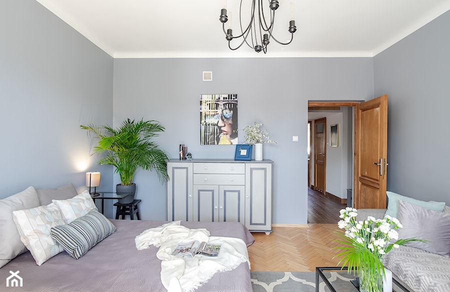 Home Staging mieszkania dwupokojowego (najem długoterminowy) - Sypialnia, styl tradycyjny - zdjęcie od Homestagerkawarszawa