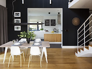 Dom prywatny - Średnia czarna szara jadalnia - zdjęcie od ideArchitektura