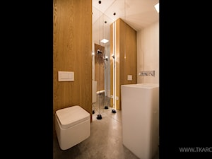łazienka z drewnem - zdjęcie od TK Architekci