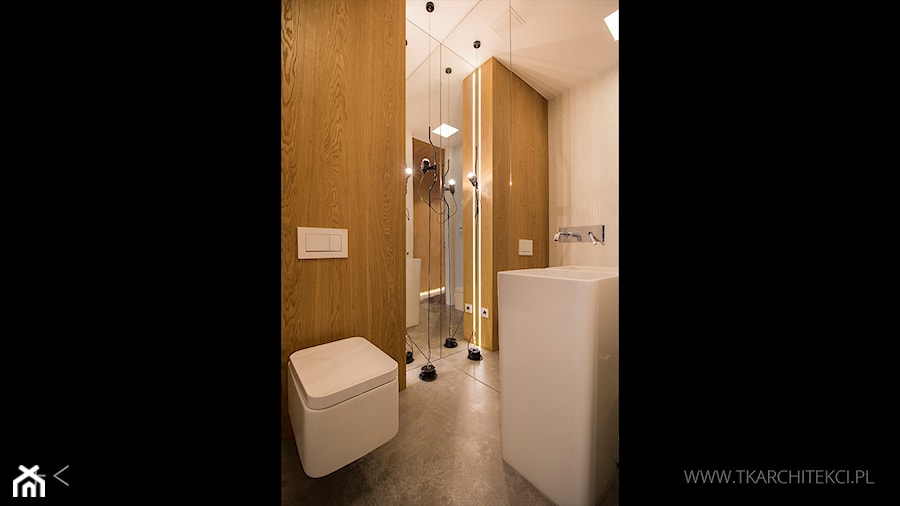 łazienka z drewnem - zdjęcie od TK Architekci