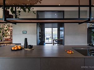 Dom z klimatem - Kuchnia, styl nowoczesny - zdjęcie od TK Architekci