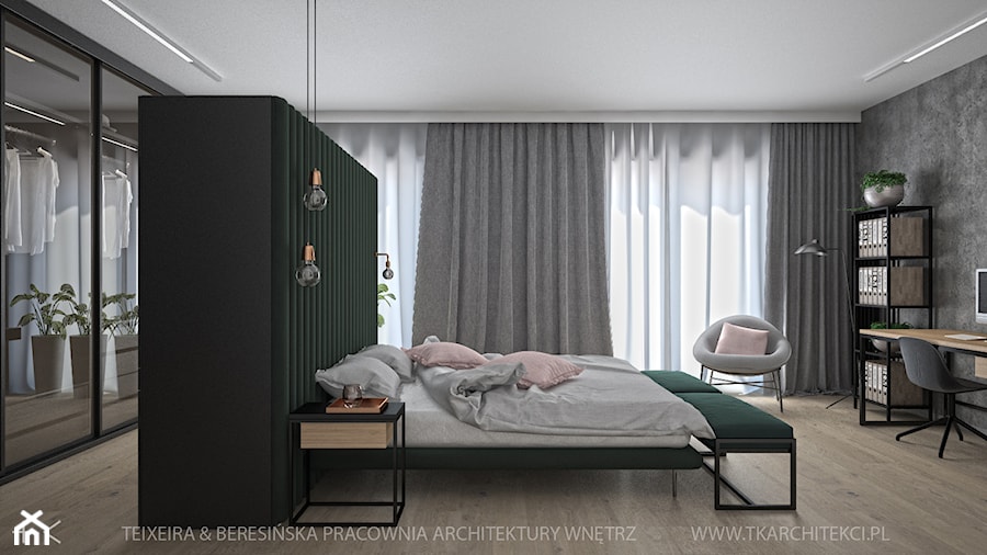 Duża czarna szara zielona z biurkiem z panelami tapicerowanymi sypialnia z garderobą, styl nowoczesny - zdjęcie od TK Architekci