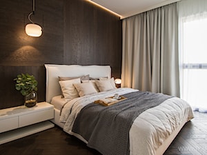 Apartament w barwach ciemnej czekolady - Średnia brązowa sypialnia, styl nowoczesny - zdjęcie od TK Architekci