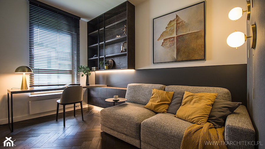 Apartament w barwach ciemnej czekolady - Średnie w osobnym pomieszczeniu z sofą białe czarne biuro, styl nowoczesny - zdjęcie od TK Architekci