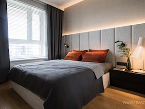 Przytulny Apartament - Średnia beżowa sypialnia, styl nowoczesny - zdjęcie od TK Architekci