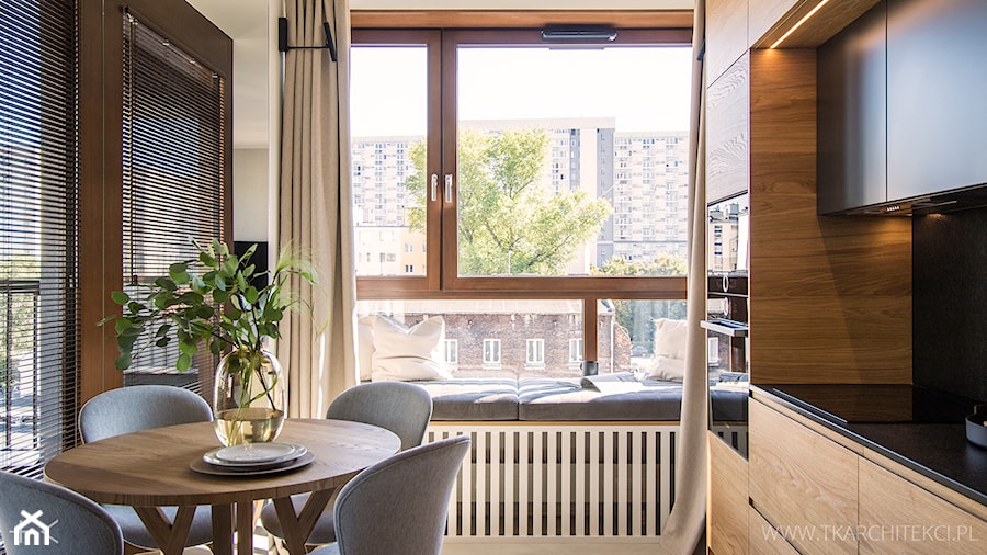 Mieszkanie 54 m2 - Mała biała jadalnia w kuchni, styl nowoczesny - zdjęcie od TK Architekci