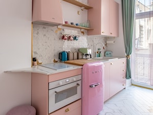 Różowa kuchnia - zdjęcie od Wnętrza Zewnętrza Studio