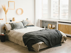 Sferado - inspiracje - Średnia biała sypialnia, styl minimalistyczny - zdjęcie od Sferado