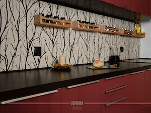 Realizacja: Eklektyczne mieszkanie w czerwieni - Jastrzębie- Zdrój - zdjęcie od VIANN Interior Design