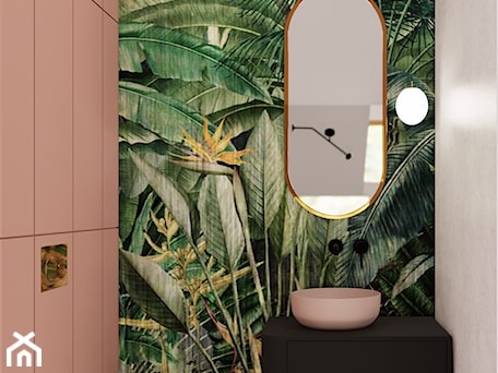 Aranżacje wnętrz - Łazienka: Kolorowa łazienka gościnna w klimacie tropikalnym - Karmeli Studio. Przeglądaj, dodawaj i zapisuj najlepsze zdjęcia, pomysły i inspiracje designerskie. W bazie mamy już prawie milion fotografii!