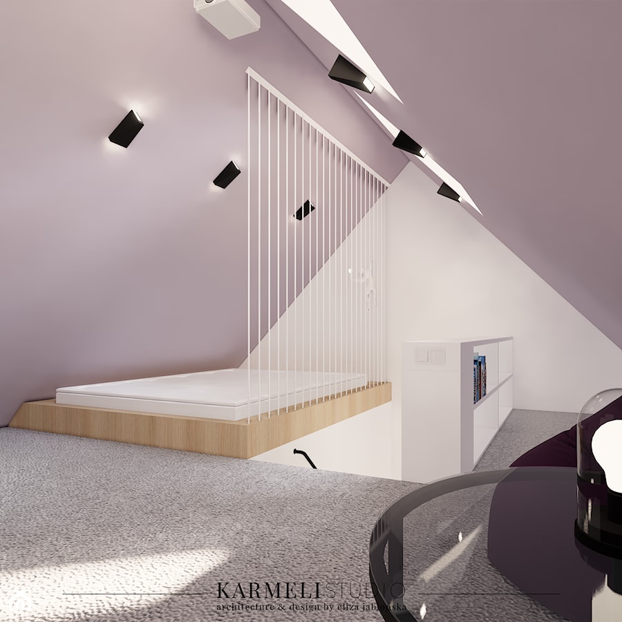 Sypialnia na antresoli w kolorze fioletowym - zdjęcie od Karmeli Studio