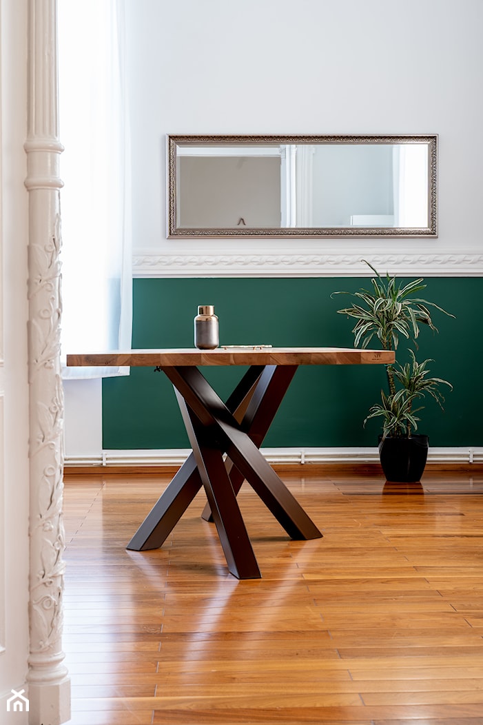 #025 Nowoczesny stół z litego drewna na metalowej podstawie - zdjęcie od AchDeco - Homebook