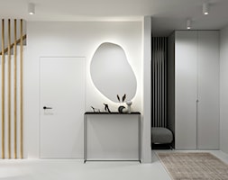 Minimalistyczna przestrzeń, wypełniona domowym ciepłem - Duży z zabudową meblową z nieregularnym lus ... - zdjęcie od Lume design studio - Homebook